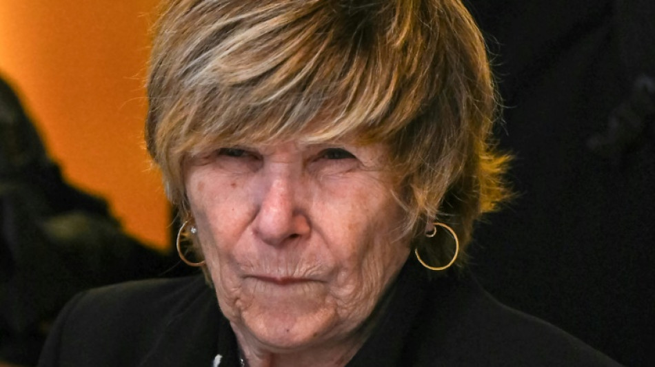 'Rainha' dos paparazzi &eacute; condenada por chantagem na Fran&ccedil;a