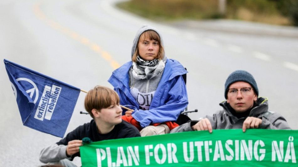 Norv&egrave;ge: 200 &eacute;cologistes, dont Greta Thunberg, bloquent la principale raffinerie