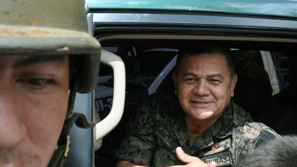 Ex-general que liderou golpe contra Zelaya &eacute; preso em Honduras
