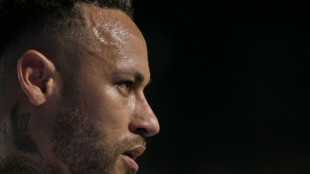 Santos anuncia renova&ccedil;&atilde;o do contrato de Neymar at&eacute; o final de 2025