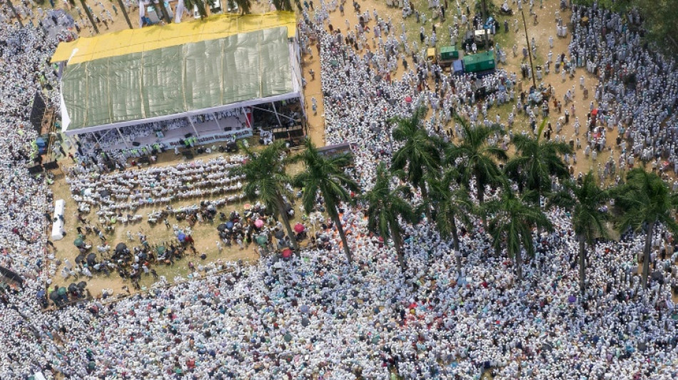 Bangladesh Islamists rally in show of force