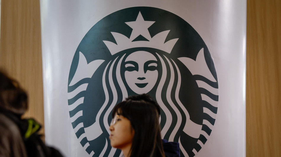 Starbucks cede il controllo della filiale cinese per 4 miliardi
