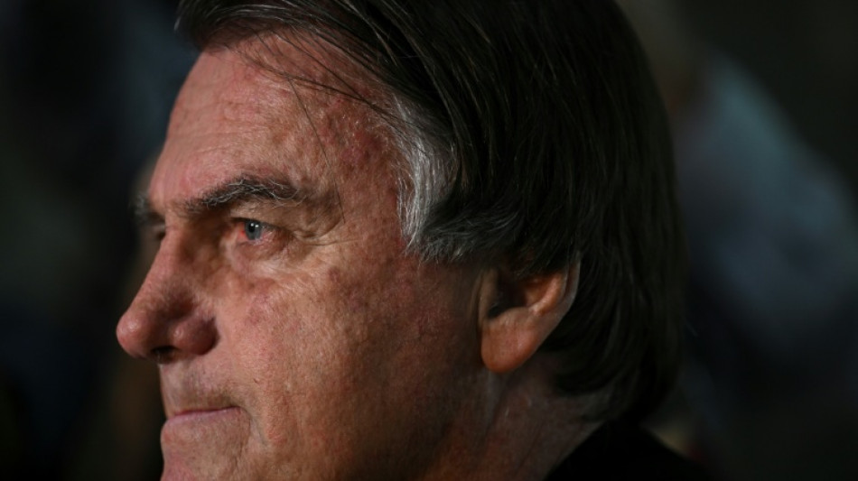 Bolsonaro d&aacute; entrada em hospital de Bras&iacute;lia para exames ap&oacute;s queda em cela