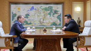 El l&iacute;der norcoreano se re&uacute;ne con un ministro ruso en una visita a Pyongyang