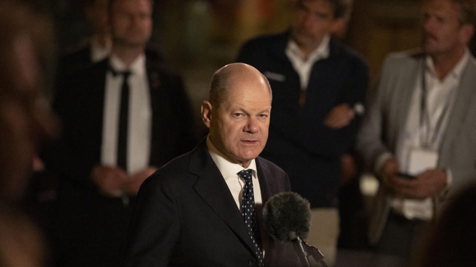 Il governo tedesco &egrave; ora anche su WhatsApp, messaggio di Scholz