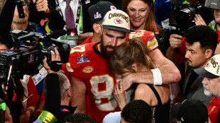 Astro da NFL Travis Kelce doa US$ 100 mil a v&iacute;timas de tiroteio em desfile