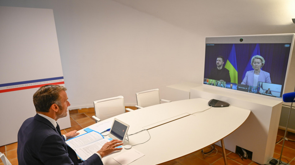 Macron, 'prepariamo incontro con Usa, Mosca, Kiev ed Europa'