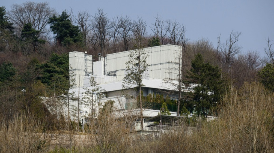 Polícia sul-coreana faz operação de busca em escritório de ex-presidente