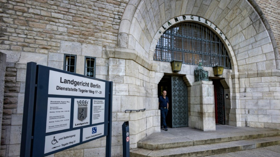 Silvesterrakete in Berliner Wohnung geschossen: Bewährungsstrafe für Influencer
