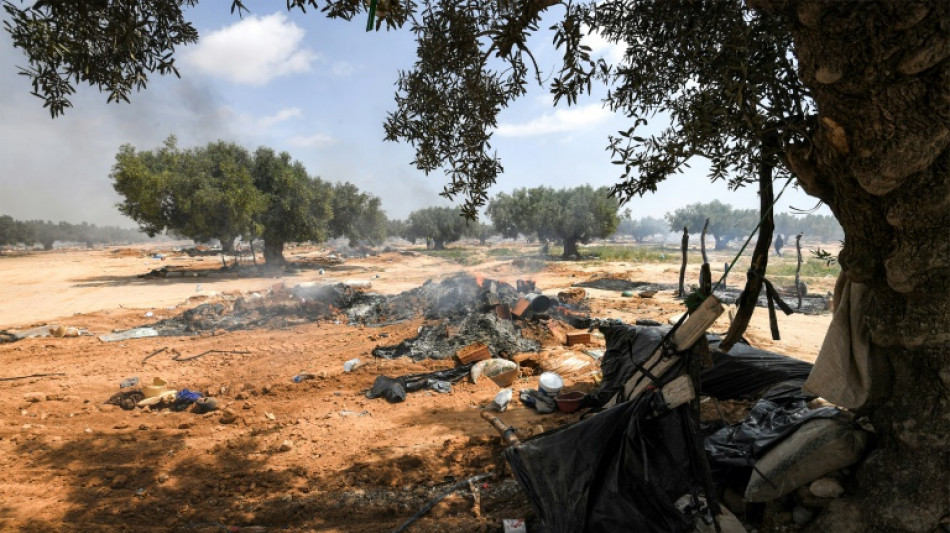 Túnez desmantela campamentos de migrantes africanos