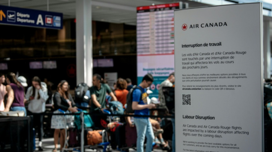 Les avions d'Air Canada clou&eacute;s au sol par une gr&egrave;ve des h&ocirc;tesses et stewards