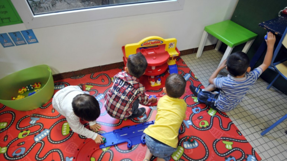 Pas de t&eacute;l&eacute; chez la nounou: des d&eacute;put&eacute;s veulent restreindre l'exposition des tout-petits aux &eacute;crans