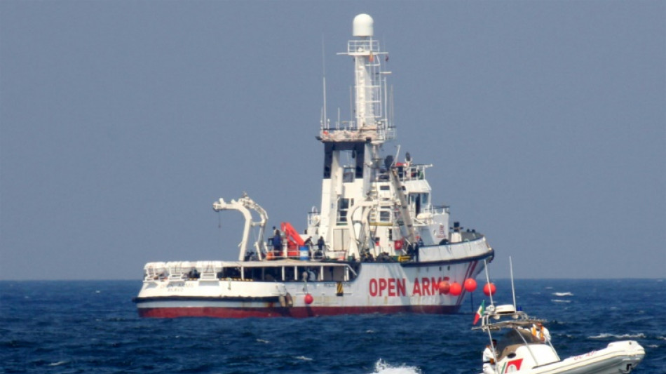 Mais de 50 migrantes s&atilde;o resgatados de plataforma de petr&oacute;leo no Mediterr&acirc;neo