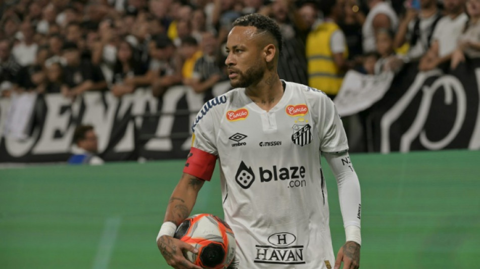 Neymar e outros jogadores defendem fim dos gramados sint&eacute;ticos