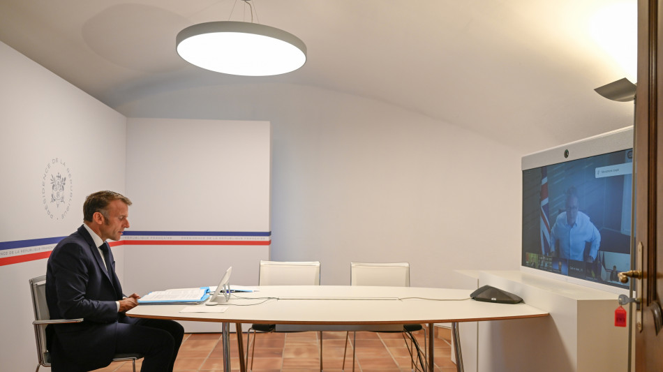 Macron, 'Putin non vuole pace ma la capitolazione di Kiev'