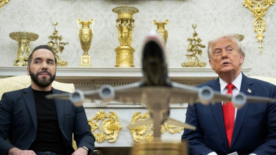 Trump repete que 'adoraria' mandar americanos para megapresídio em El Salvador