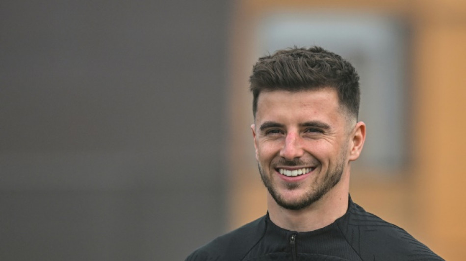 Manchester United anuncia contrata&ccedil;&atilde;o de Mason Mount