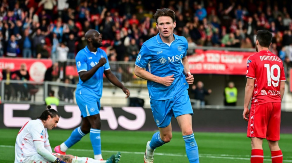 Napoli vence na visita ao Monza (1-0) e alcança líder Inter de Milão no Italiano