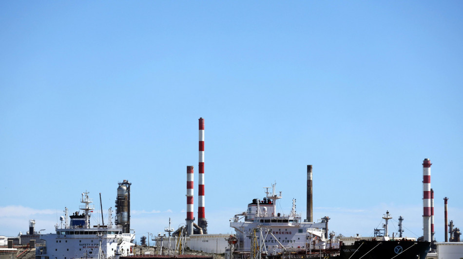Il petrolio in calo a New York a 84,19 dollari