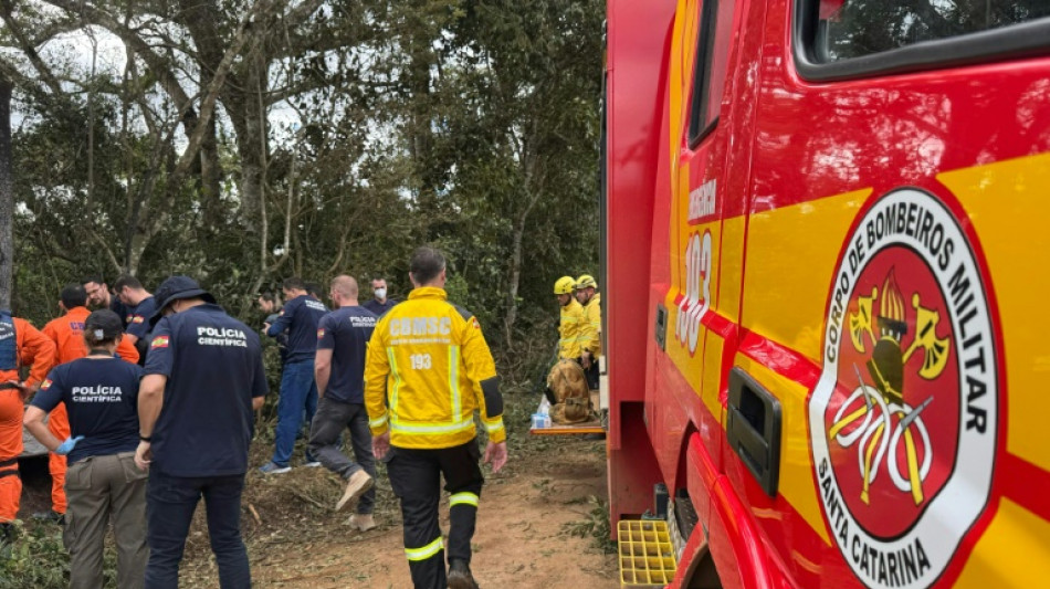 Oito pessoas morrem em queda de bal&atilde;o em Santa Catarina