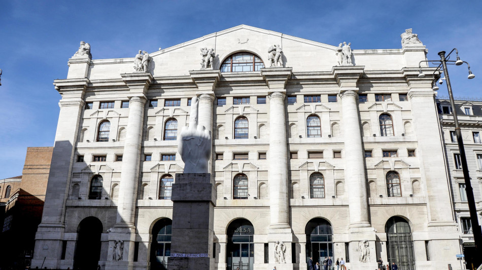 Borsa: Milano apre in calo dello 0,86%