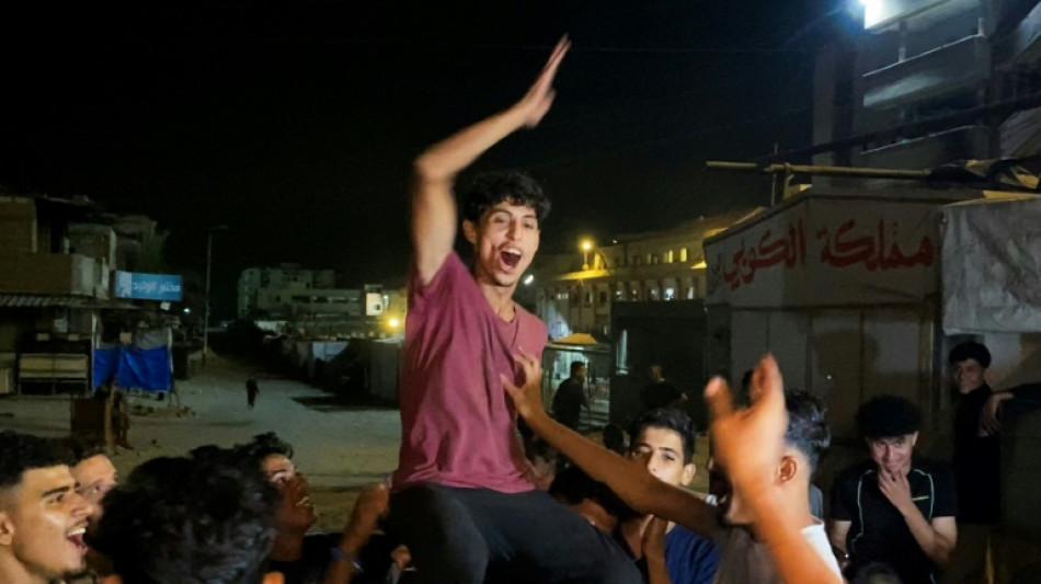 Gazat&iacute;es reaccionan euf&oacute;ricos al anuncio de acuerdo para terminar la guerra