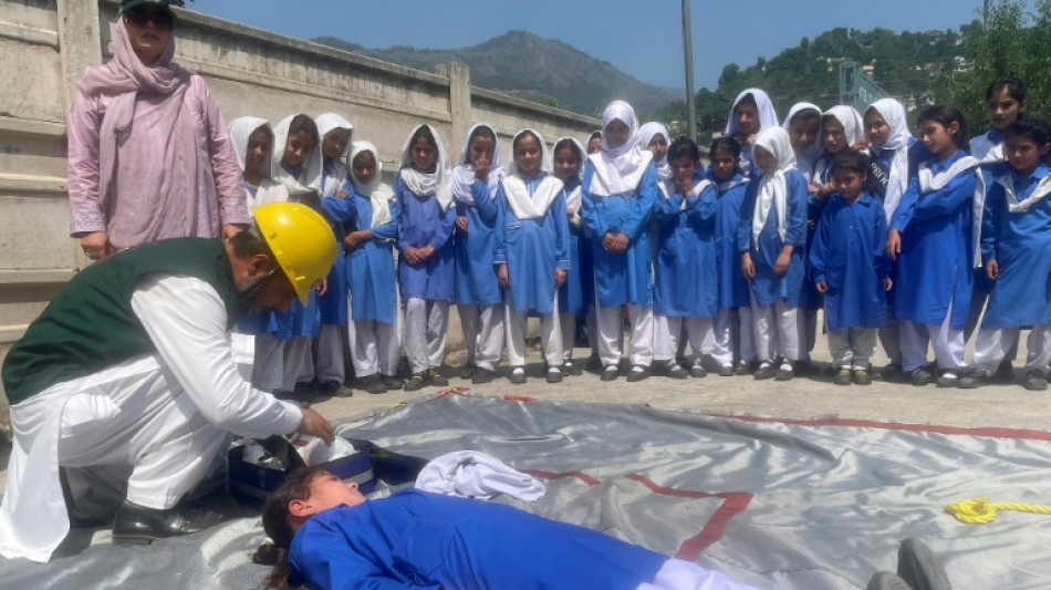 Au Cachemire pakistanais, premiers secours et exercices d'&eacute;vacuation dans les &eacute;coles