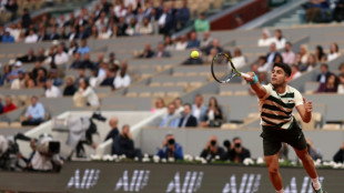 Alcaraz atropela Tommy Paul e avan&ccedil;a &agrave;s semifinais de Roland Garros