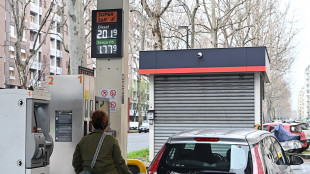 I prezzi della benzina salgono ancora, al self a 1,811 euro