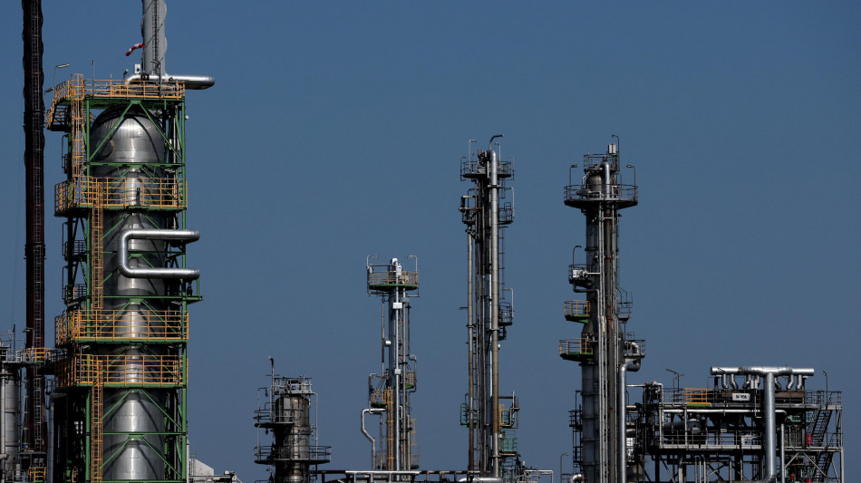 Il petrolio chiude in rialzo a New York a 92,60 dollari