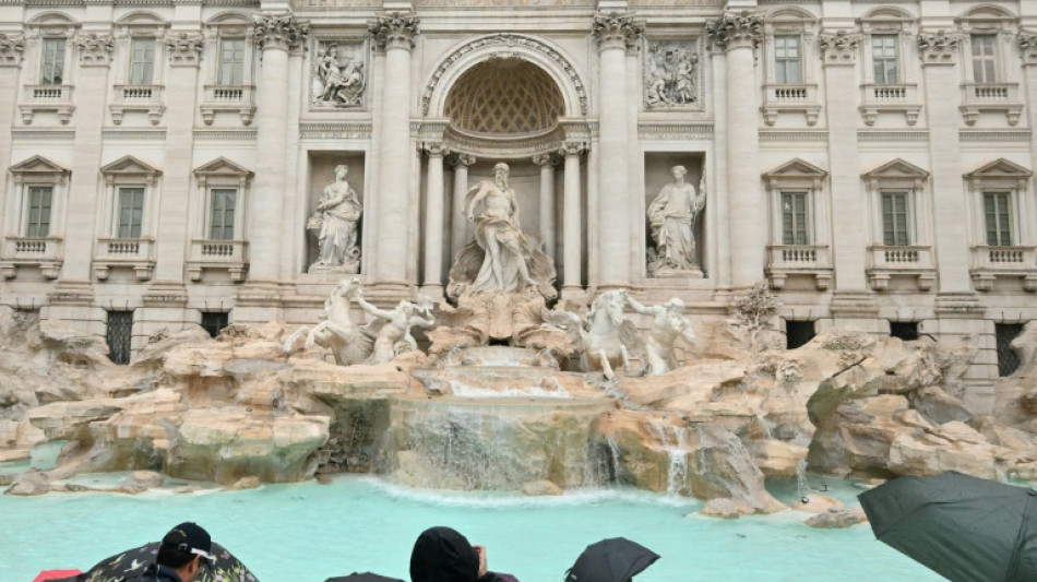 Fontana di Trevi de Roma &eacute; reaberta ap&oacute;s v&aacute;rias semanas de limpeza