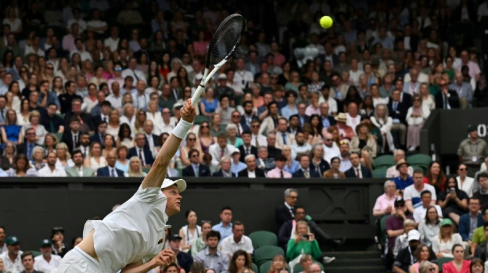 Sinner demolishes Martinez to reach Wimbledon last-16