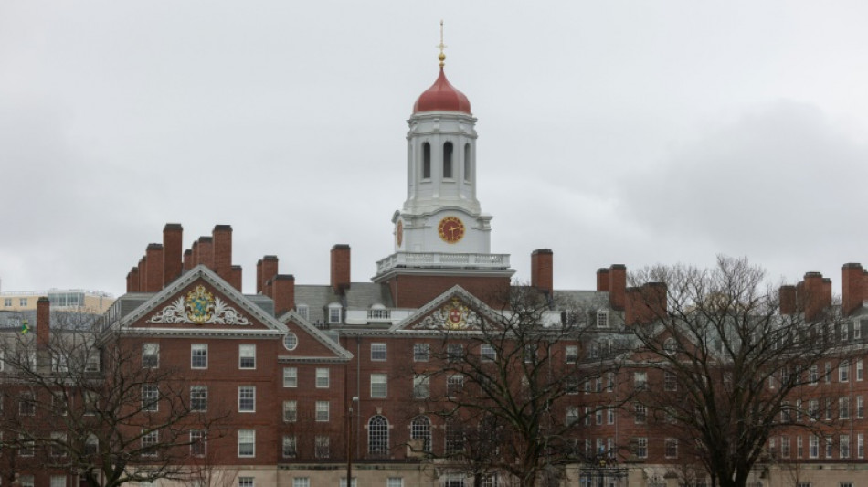 Universidade de Harvard processa governo Trump por cortes no financiamento