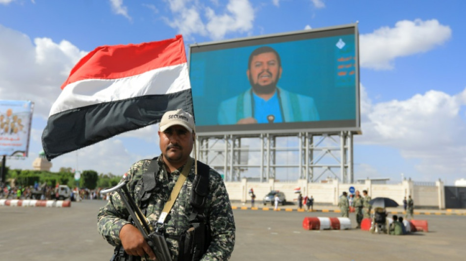 Rebeldes hut&iacute;es de Yemen dicen que ataques israel&iacute;es dejaron nueve muertos y 174 heridos