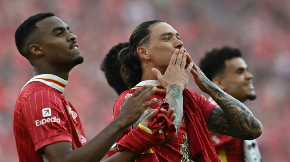 Liverpool atropela Tottenham (5-1) e é campeão inglês pela 20ª vez em sua história