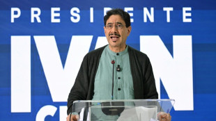 El candidato izquierdista llama a "la calma" tras las protestas contra el triunfo de la ultraderecha en Colombia