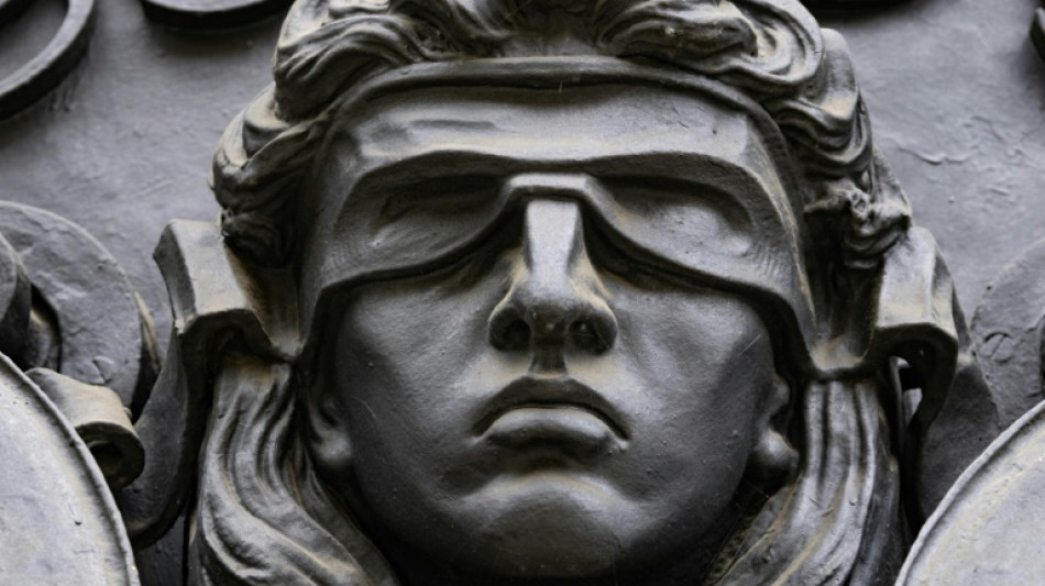 Bessere Noten gegen Geld: Mehrere Jahre Haft f&uuml;r Unimitarbeiterin in Essen