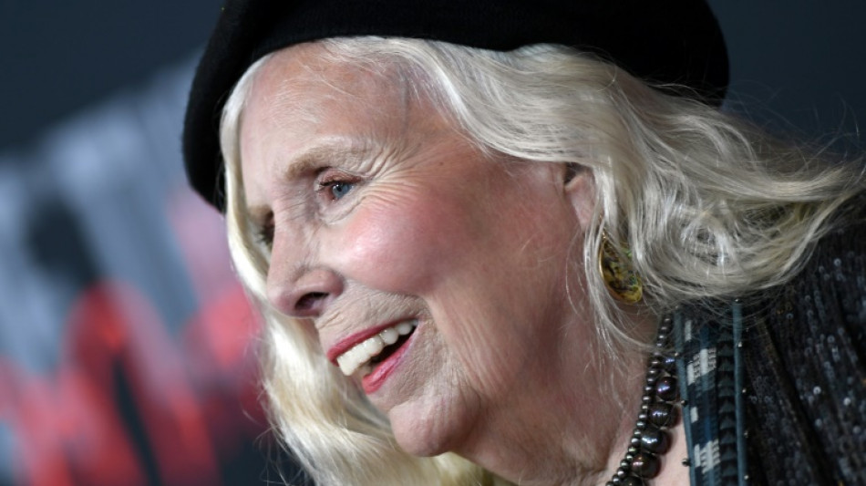 Joni Mitchell sorprende al p&uacute;blico con una actuaci&oacute;n en el Newport Folk Fest
