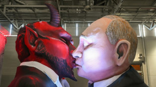 Motive der Rosenmontagsz&uuml;ge in Mainz und K&ouml;ln besch&auml;ftigen sich mit Ukraine-Krieg