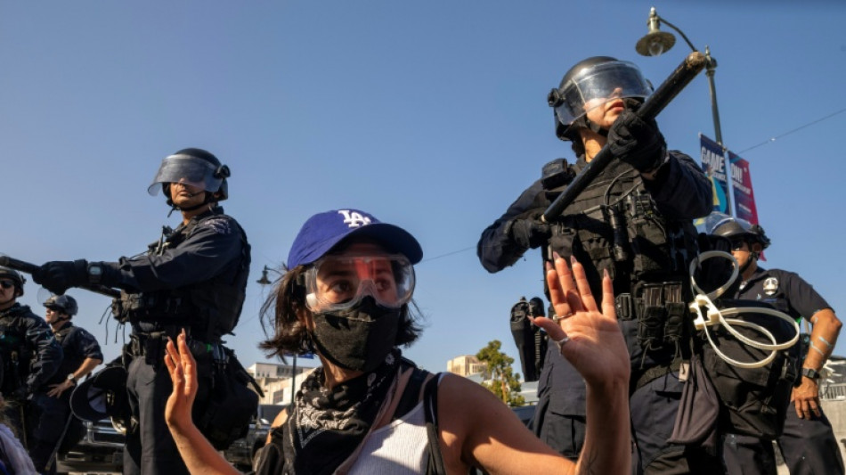 Trump versch&auml;rft Ton nach Protesten in Los Angeles - Gouverneur will Trump verklagen