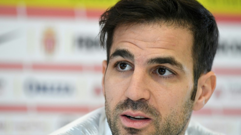 Espanhol Cesc F&agrave;bregas anuncia aposentadoria como jogador
