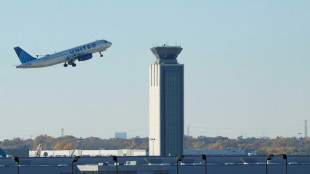 Paralysie budgétaire: le gouvernement américain brandit la menace d'un trafic aérien réduit "à peau de chagrin"