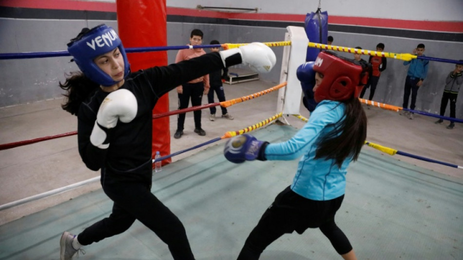 'Locomotiva' Imane Khelif faz boxe virar febre entre mulheres na Arg&eacute;lia