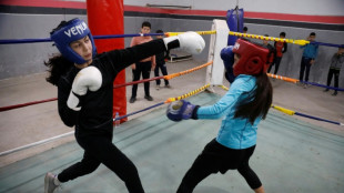 'Locomotiva' Imane Khelif faz boxe virar febre entre mulheres na Arg&eacute;lia