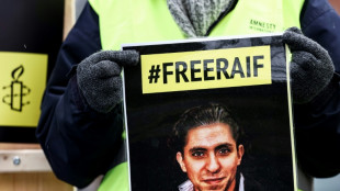 Arabia Saudita confirma prohibici&oacute;n de viajar de 10 a&ntilde;os al bloguero liberado Raif Badawi