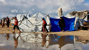 Deslocados 'tremem de frio e medo' com chuvas em Gaza