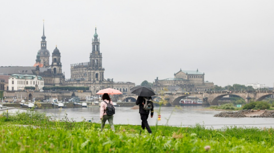 Weltkriegsbombe an Dresdner Carolabr&uuml;cke gefunden - Evakuierungen am Mittwoch