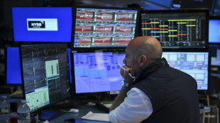 Wall Street ouvre en petite baisse, suspendue aux r&eacute;sultats de Nvidia