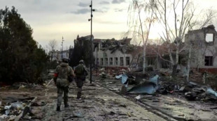 Ukraine: Trump dit qu'il parlera &agrave; Poutine mardi, &eacute;voque des "partages"