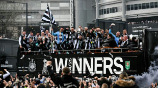 Milhares de torcedores v&atilde;o &agrave;s ruas para comemorar t&iacute;tulo do Newcastle na Copa da Liga
